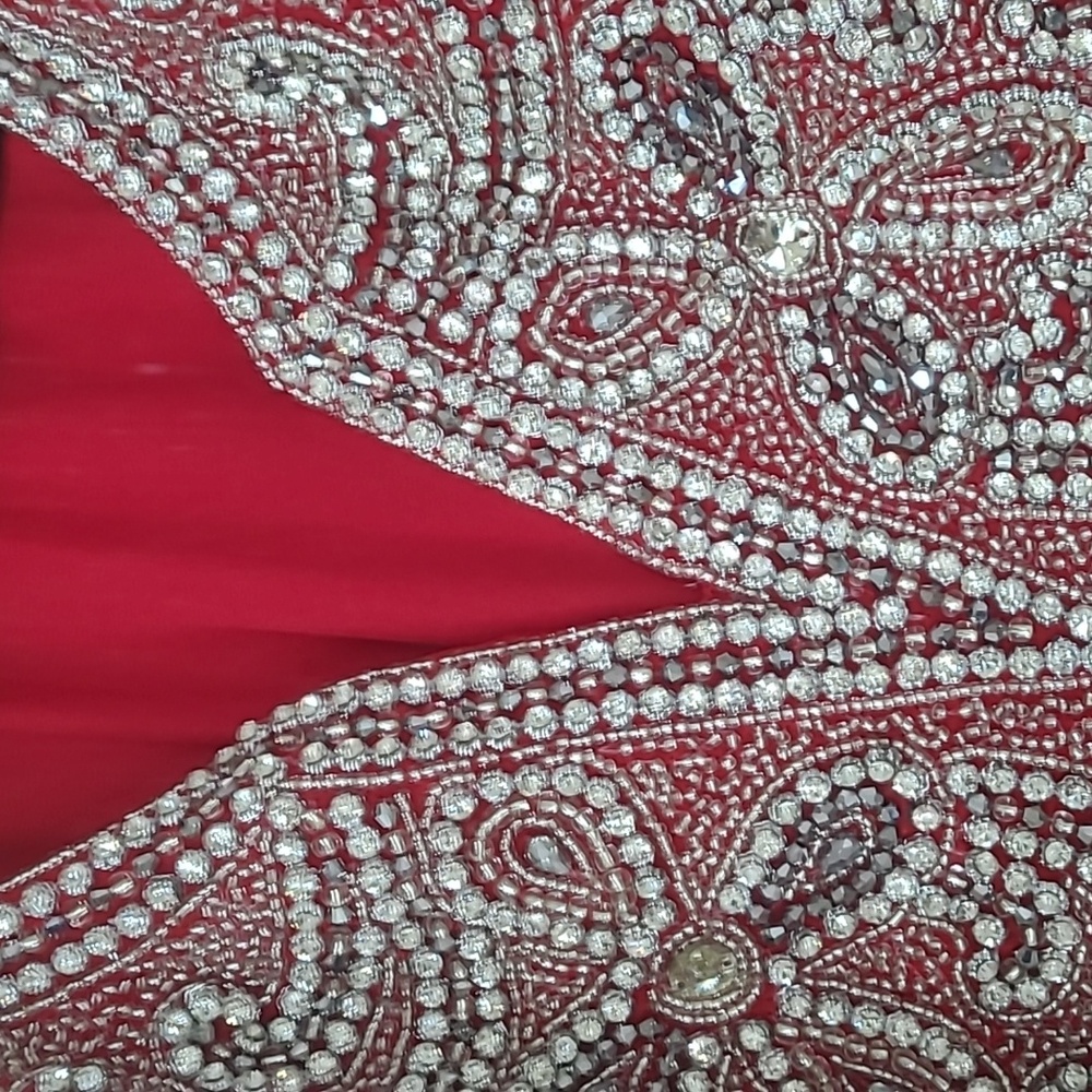 Gown - Picture 4 of 8